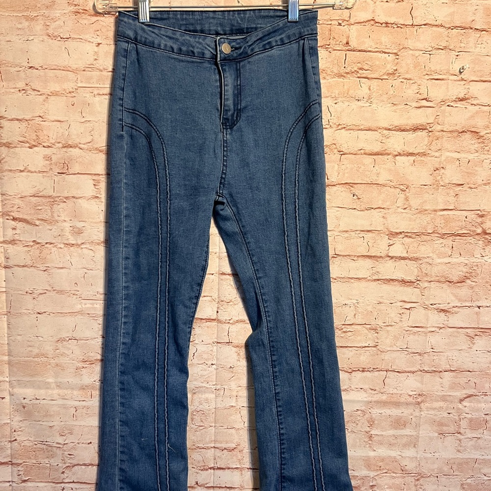 Flare jeans with an old school look. 70's vibe jeans size small.